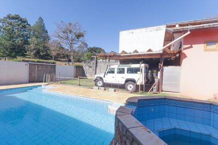 Casa de condomínio à venda com 300m², 4 quartos e 6 vagas Casa de condomínio à venda com 300m², 4 quartos e 6 vagasQuintal