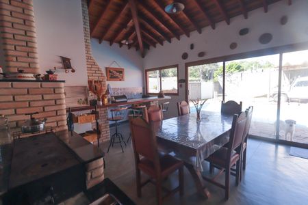 Casa de condomínio à venda com 300m², 4 quartos e 6 vagas Casa de condomínio à venda com 300m², 4 quartos e 6 vagasCozinha