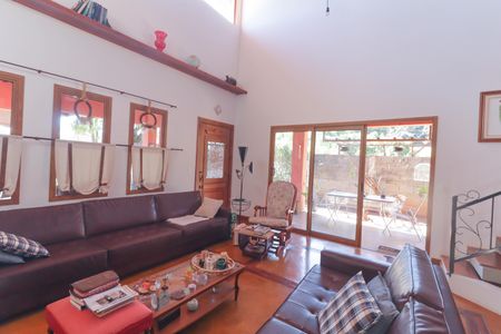 Casa de condomínio à venda com 300m², 4 quartos e 6 vagas Casa de condomínio à venda com 300m², 4 quartos e 6 vagasSala