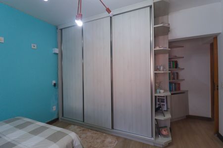 Casa de condomínio à venda com 300m², 4 quartos e 6 vagas Casa de condomínio à venda com 300m², 4 quartos e 6 vagasSuíte 3