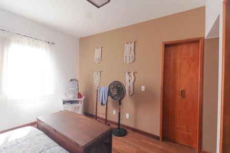 Casa de condomínio à venda com 300m², 4 quartos e 6 vagas Casa de condomínio à venda com 300m², 4 quartos e 6 vagasSuíte 1