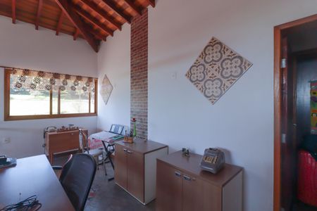 Casa de condomínio à venda com 300m², 4 quartos e 6 vagas Casa de condomínio à venda com 300m², 4 quartos e 6 vagasMesanino