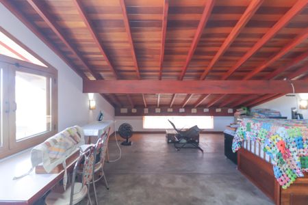 Casa de condomínio à venda com 300m², 4 quartos e 6 vagas Casa de condomínio à venda com 300m², 4 quartos e 6 vagasQuarto