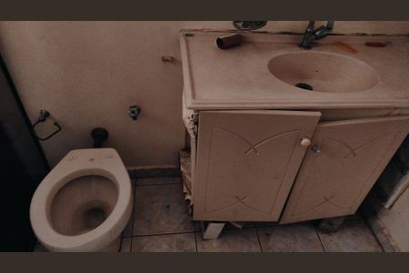 Casa à venda com 175m², 3 quartos e 3 vagasBanheiro 1