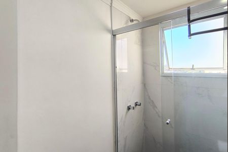 Apartamento à venda com 69m², 2 quartos e 1 vaga Apartamento à venda com 69m², 2 quartos e 1 vagaBanheiro Social