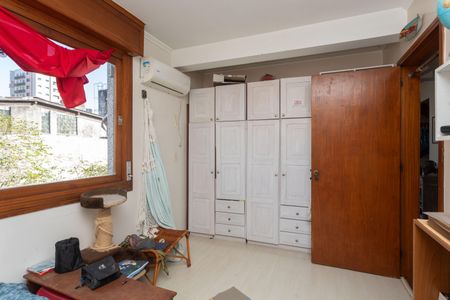 Apartamento à venda com 212m², 4 quartos e 3 vagasQuarto 2