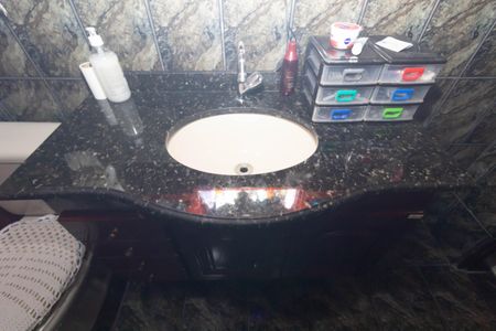 Casa à venda com 210m², 3 quartos e 2 vagasBanheiro da Suíte