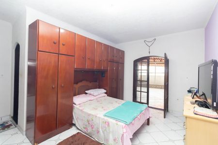 Casa à venda com 210m², 3 quartos e 2 vagasSuíte