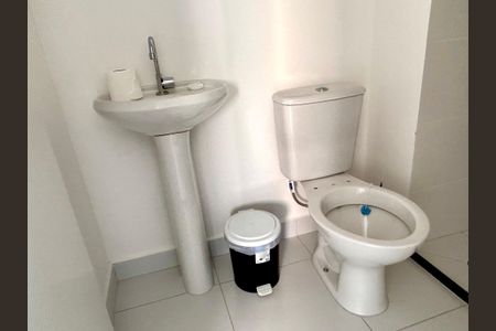 Apartamento para alugar com 33m², 2 quartos e sem vaga Apartamento para alugar com 33m², 2 quartos e sem vagaBanheiro