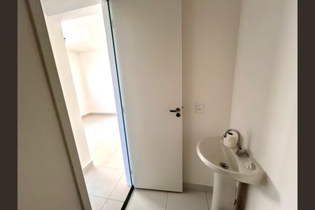 Apartamento para alugar com 33m², 2 quartos e sem vaga Apartamento para alugar com 33m², 2 quartos e sem vagaBanheiro