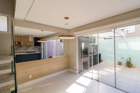 Casa de condomínio à venda com 192m², 4 quartos e 2 vagas Casa de condomínio à venda com 192m², 4 quartos e 2 vagasCozinha