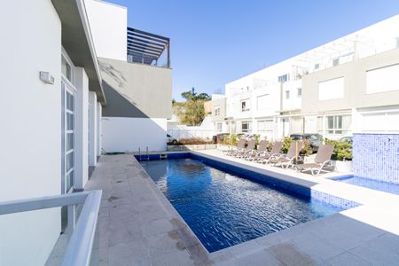 Casa de condomínio à venda com 192m², 4 quartos e 2 vagas Casa de condomínio à venda com 192m², 4 quartos e 2 vagasÁrea comum - Piscina