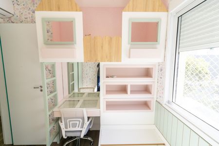 Casa de condomínio à venda com 192m², 4 quartos e 2 vagas Casa de condomínio à venda com 192m², 4 quartos e 2 vagasQuarto 2