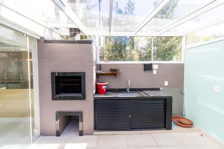 Casa de condomínio à venda com 192m², 4 quartos e 2 vagas Casa de condomínio à venda com 192m², 4 quartos e 2 vagasChurrasqueira