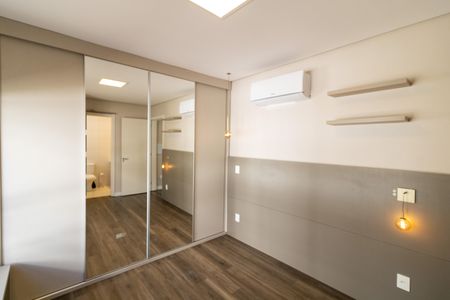 Casa de condomínio à venda com 192m², 4 quartos e 2 vagas Casa de condomínio à venda com 192m², 4 quartos e 2 vagasSuíte