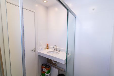 Casa de condomínio à venda com 192m², 4 quartos e 2 vagas Casa de condomínio à venda com 192m², 4 quartos e 2 vagasBanheiro Social 2