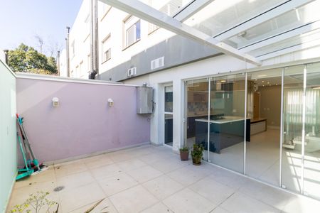 Casa de condomínio à venda com 192m², 4 quartos e 2 vagas Casa de condomínio à venda com 192m², 4 quartos e 2 vagasQuintal