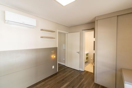 Casa de condomínio à venda com 192m², 4 quartos e 2 vagas Casa de condomínio à venda com 192m², 4 quartos e 2 vagasSuíte