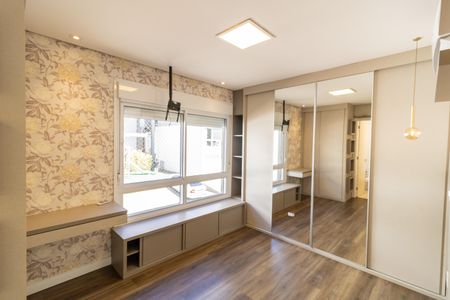 Casa de condomínio à venda com 192m², 4 quartos e 2 vagas Casa de condomínio à venda com 192m², 4 quartos e 2 vagasSuíte