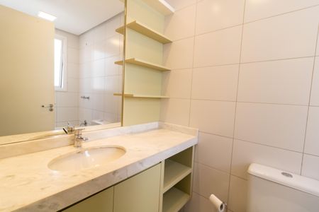 Casa de condomínio à venda com 192m², 4 quartos e 2 vagas Casa de condomínio à venda com 192m², 4 quartos e 2 vagasBanheiro da Suíte