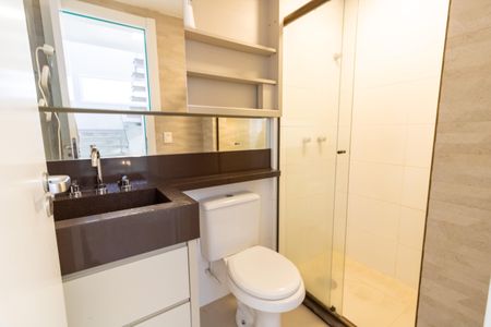 Casa de condomínio à venda com 192m², 4 quartos e 2 vagas Casa de condomínio à venda com 192m², 4 quartos e 2 vagasBanheiro Social