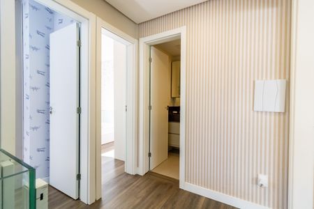 Casa de condomínio à venda com 192m², 4 quartos e 2 vagas Casa de condomínio à venda com 192m², 4 quartos e 2 vagasCorredor