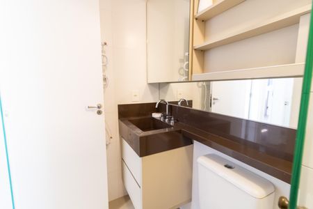 Casa de condomínio à venda com 192m², 4 quartos e 2 vagas Casa de condomínio à venda com 192m², 4 quartos e 2 vagasBanheiro Social