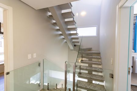 Casa de condomínio à venda com 192m², 4 quartos e 2 vagas Casa de condomínio à venda com 192m², 4 quartos e 2 vagasCorredor