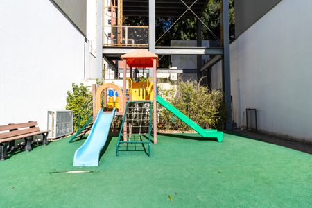 Casa de condomínio à venda com 192m², 4 quartos e 2 vagas Casa de condomínio à venda com 192m², 4 quartos e 2 vagasÁrea comum - Playground