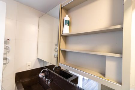 Casa de condomínio à venda com 192m², 4 quartos e 2 vagas Casa de condomínio à venda com 192m², 4 quartos e 2 vagasBanheiro Social