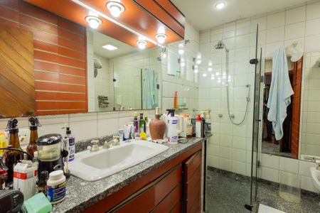 Casa à venda com 260m², 3 quartos e 3 vagasBanheiro da Suíte 