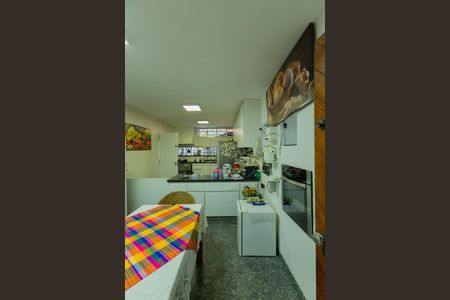 Casa à venda com 260m², 3 quartos e 3 vagasCozinha