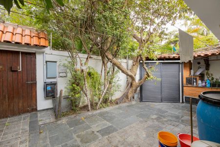 Casa à venda com 260m², 3 quartos e 3 vagasQuintal frente