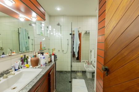 Casa à venda com 260m², 3 quartos e 3 vagasBanheiro da Suíte 