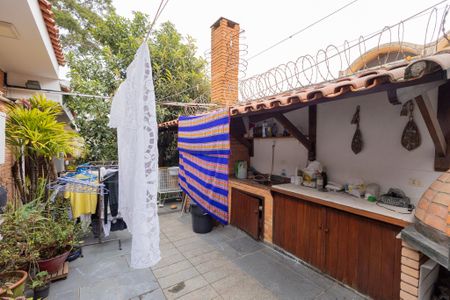 Casa à venda com 260m², 3 quartos e 3 vagasQuintal Fundos e churrasqueira