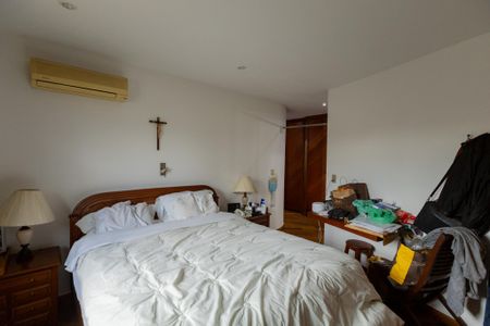 Casa à venda com 260m², 3 quartos e 3 vagasSuíte 