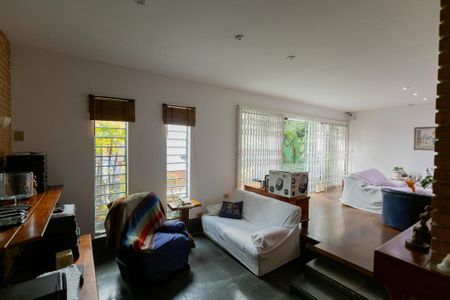 Casa à venda com 260m², 3 quartos e 3 vagasSala de TV