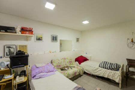 Casa à venda com 260m², 3 quartos e 3 vagasQuarto de Serviço