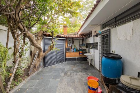 Casa à venda com 260m², 3 quartos e 3 vagasQuintal frente