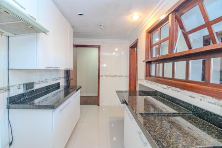 Apartamento à venda com 200m², 3 quartos e 2 vagasCozinha e Área de Serviço