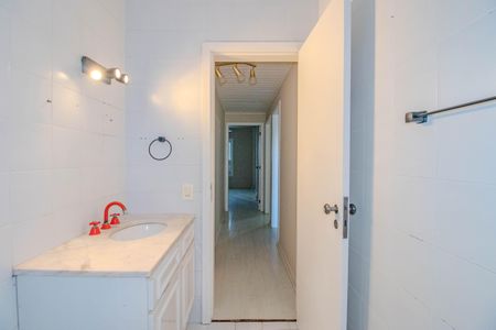 Apartamento à venda com 200m², 3 quartos e 2 vagasBanheiro Social