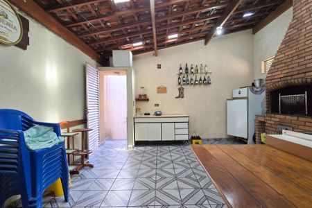 Casa à venda com 90m², 4 quartos e 2 vagasÁrea - Churrasqueira