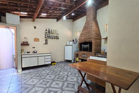 Casa à venda com 90m², 4 quartos e 2 vagasÁrea - Churrasqueira