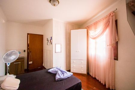 Casa para alugar com 200m², 3 quartos e 3 vagas Casa para alugar com 200m², 3 quartos e 3 vagasQuarto 2