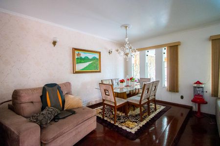 Casa para alugar com 200m², 3 quartos e 3 vagas Casa para alugar com 200m², 3 quartos e 3 vagasSala