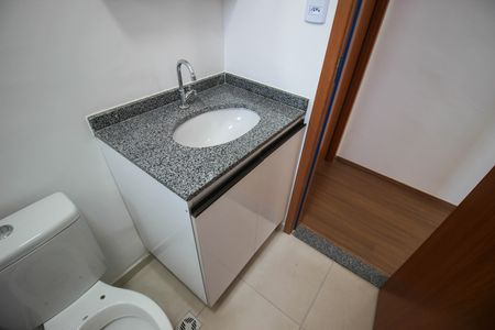 Apartamento para alugar com 49m², 2 quartos e 1 vaga Apartamento para alugar com 49m², 2 quartos e 1 vagaBanheiro