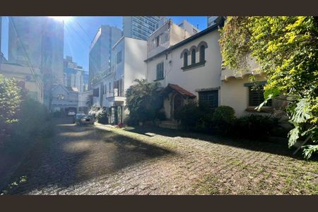 Casa à venda com 160m², 3 quartos e 3 vagas Casa à venda com 160m², 3 quartos e 3 vagasVila