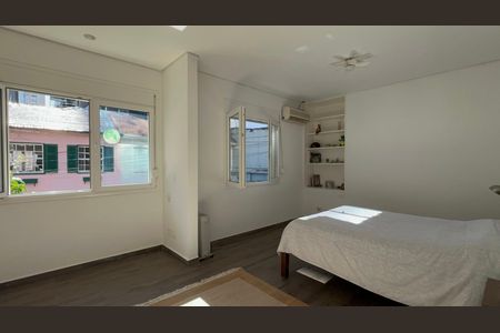 Casa à venda com 160m², 3 quartos e 3 vagas Casa à venda com 160m², 3 quartos e 3 vagasSuíte 1