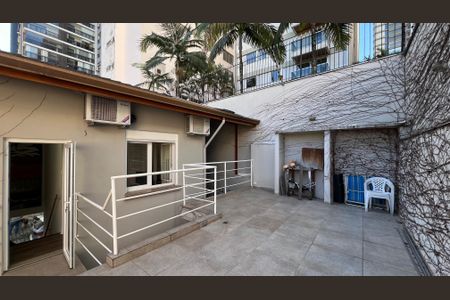 Casa à venda com 160m², 3 quartos e 3 vagas Casa à venda com 160m², 3 quartos e 3 vagasTerraço