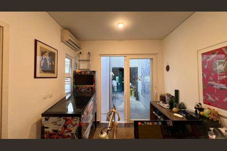 Casa à venda com 160m², 3 quartos e 3 vagas Casa à venda com 160m², 3 quartos e 3 vagasEdícula